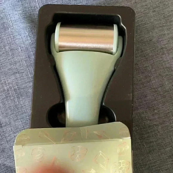Chloe emerald professional ice roller NWT - Picture 3 of 3